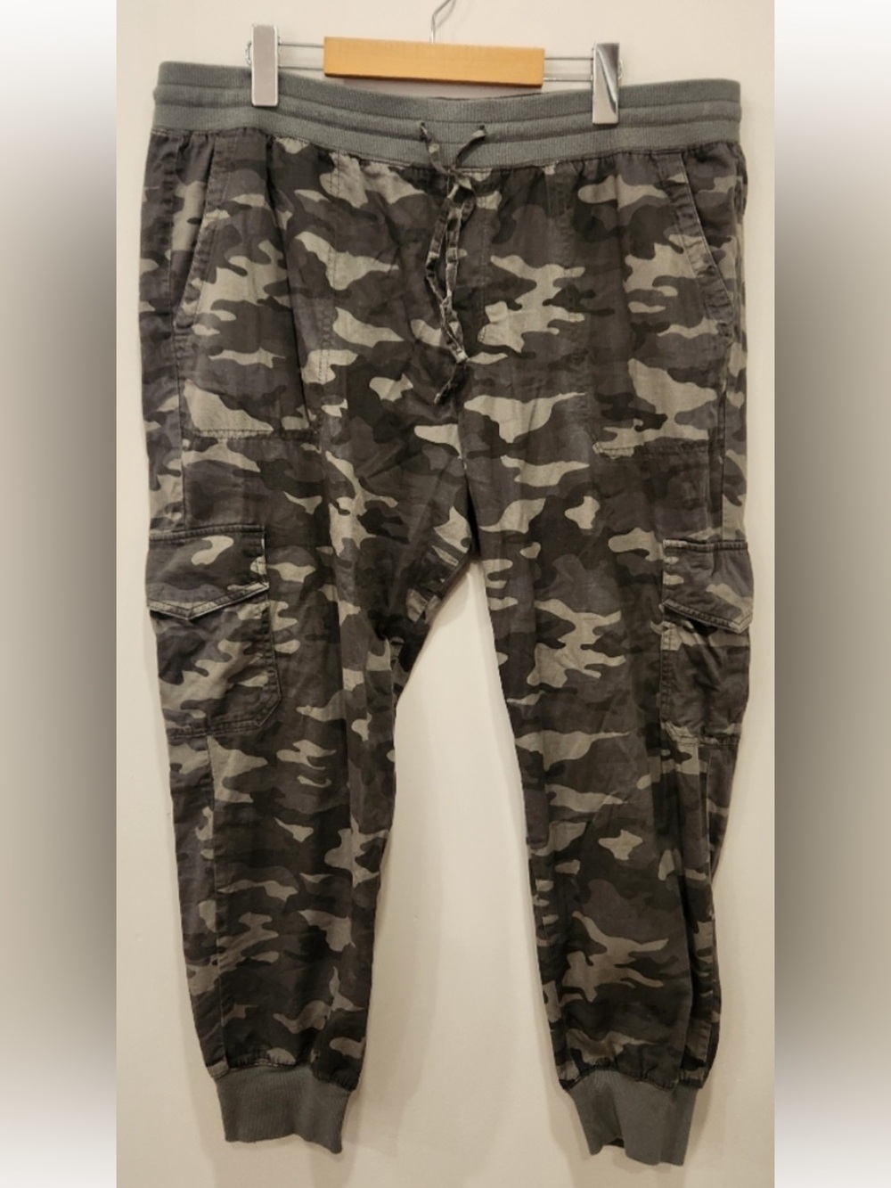 GAP Camo Cargo Joggers Men’s Size XL